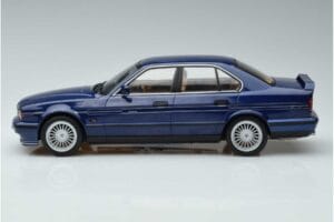 BMW Alpina B10 4.6 E34 Sinine MCG 1:18 MCG18230 Metall - pilt 3/6
