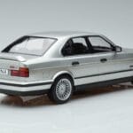 BMW Alpina B10 4.6 E34 Hõbedane MCG 1:18 MCG18231 Metall - image 2 of 5
