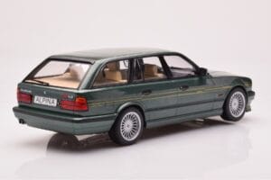 BMW Alpina B10 E34 Touring Tumerohelised MCG 1:18 MCG18331 Metall - pilt 2/6