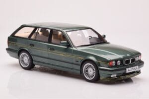 BMW Alpina B10 E34 Touring Tumerohelised MCG 1:18 MCG18331 Metall - pilt 4/6
