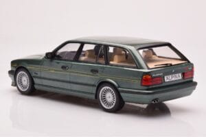 BMW Alpina B10 E34 Touring Tumerohelised MCG 1:18 MCG18331 Metall - pilt 5/6