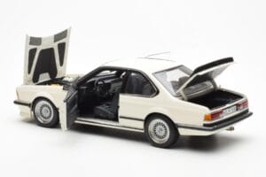 BMW M635 CSi E24 Valge Dealer Edition AUTOart 1:18 80430145829 Metall - pilt 5/8