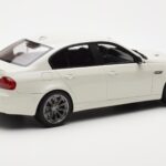 BMW M3 E90 Sedaan Valge GT Spirit 1:18 - image 2 of 6