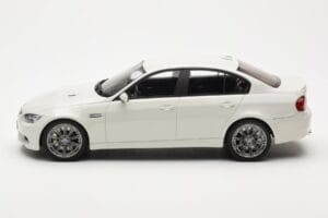 BMW M3 E90 Sedaan Valge GT Spirit 1:18 GT053 Vaik - pilt 3/6