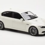 BMW M3 E90 Sedaan Valge GT Spirit 1:18 - image 4 of 6