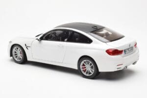 BMW M4 F82 Frozen Brilliant Valge Paragon 1:18 PA-97101 Metall - pilt 7/8