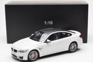 BMW M4 F82 Frozen Brilliant Valge Paragon 1:18 PA-97101 Metall - pilt 8/8