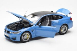 BMW M4 F82 Yas Marina Sinine Paragon 1:18 PA-97102 Metall - pilt 2/8