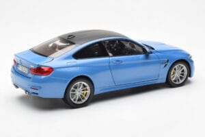 BMW M4 F82 Yas Marina Sinine Paragon 1:18 PA-97102 Metall - pilt 3/8