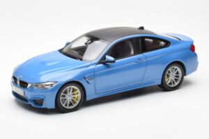 BMW M4 F82 Yas Marina Sinine Paragon 1:18