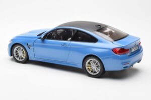 BMW M4 F82 Yas Marina Sinine Paragon 1:18 PA-97102 Metall - pilt 7/8