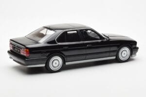 BMW M5 E34 Must Otto 1:18 OT690 Vaik - pilt 2/6