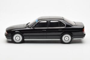 BMW M5 E34 Must Otto 1:18 OT690 Vaik - pilt 3/6