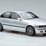 BMW M5 E39 Hõbe Otto 1:18 - image 4 of 7