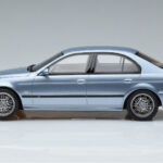 BMW M5 E39 Silverwater Sinine Otto 1:18 - image 3 of 6
