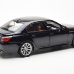 BMW M5 E60 Carbon Must Kyosho 1:18 - image 3 of 8