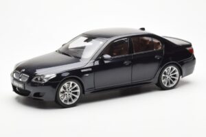 BMW M5 E60 Carbon Must Kyosho 1:18
