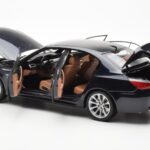 BMW M5 E60 Carbon Must Kyosho 1:18 - image 5 of 8