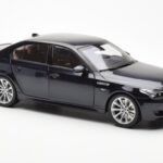BMW M5 E60 Carbon Must Kyosho 1:18 - image 6 of 8