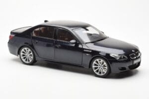 BMW M5 E60 Carbon Must Kyosho 1:18 08593BK Metall - pilt 6/8