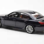 BMW M5 E60 Carbon Must Kyosho 1:18 - image 7 of 8