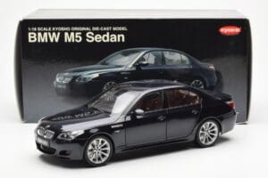 BMW M5 E60 Carbon Must Kyosho 1:18 08593BK Metall - pilt 8/8
