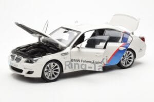 BMW M5 E60 Ring Taxi Nurburgring Kyosho 1:18 08593RT Metall - pilt 2/8