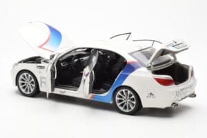 BMW M5 E60 Ring Taxi Nurburgring Kyosho 1:18 08593RT Metall - pilt 5/8