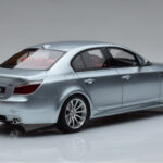 BMW M5 E60 Hõbedane Otto 1:18 - image 2 of 6