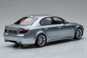 BMW M5 E60 Hõbedane Otto 1:18 OT426 Vaik - pilt 2/6