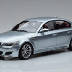 BMW M5 E60 Hõbedane Otto 1:18