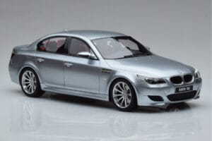 BMW M5 E60 Hõbedane Otto 1:18 OT426 Vaik - pilt 4/6
