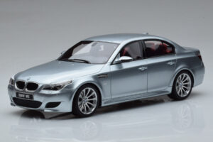 BMW M5 E60 Hõbedane Otto 1:18