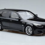 BMW M5 E61 Touring Must Otto 1:18 - image 4 of 6