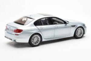 BMW M5 F10 Silverstone Hõbedane Paragon 1:18 80432186353 Metall - pilt 3/8