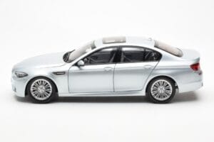 BMW M5 F10 Silverstone Hõbedane Paragon 1:18 80432186353 Metall - pilt 4/8
