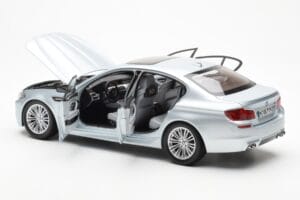 BMW M5 F10 Silverstone Hõbedane Paragon 1:18 80432186353 Metall - pilt 5/8