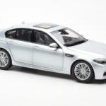 BMW M5 F10 Silverstone Hõbedane Paragon 1:18 - image 6 of 8