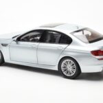 BMW M5 F10 Silverstone Hõbedane Paragon 1:18 - image 7 of 8