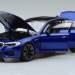 BMW M5 F90 Marina Bay Sinine Norev 1:18 - image 2 of 7