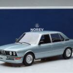 BMW M535i E12 Sinine Norev 1:18 - image 6 of 6