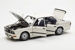 BMW M535i E28 Alpine Valge AUTOart 1:18 75161 Metall - pilt 2/10