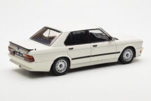 BMW M535i E28 Alpine Valge AUTOart 1:18 75161 Metall - pilt 3/10