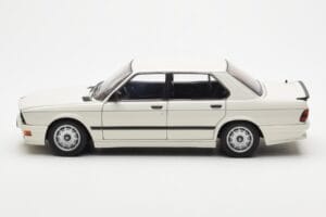 BMW M535i E28 Alpine Valge AUTOart 1:18 75161 Metall - pilt 4/10