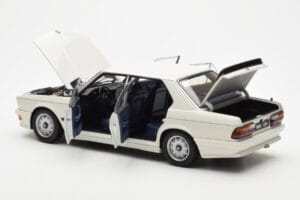 BMW M535i E28 Alpine Valge AUTOart 1:18 75161 Metall - pilt 5/10