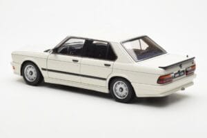 BMW M535i E28 Alpine Valge AUTOart 1:18 75161 Metall - pilt 7/10