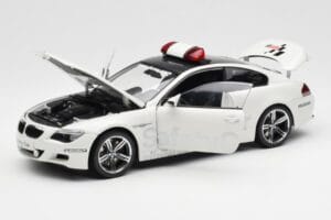 BMW M6 E63 MotoGP Safety Car 2006 Kyosho 1:18 08707GPB Metall - pilt 2/8