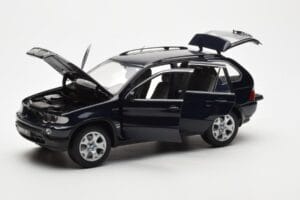BMW X5 4.4i E53 Tume Sinine Kyosho 1:18 08521DB Metall - pilt 2/8