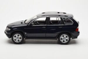 BMW X5 4.4i E53 Tume Sinine Kyosho 1:18 08521DB Metall - pilt 4/8