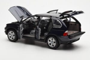 BMW X5 4.4i E53 Tume Sinine Kyosho 1:18 08521DB Metall - pilt 5/8